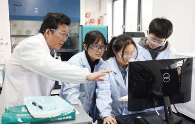 二十余年“追光人” 深耕變色材料科學(xué)，創(chuàng)新成果助力雙碳目標(biāo)